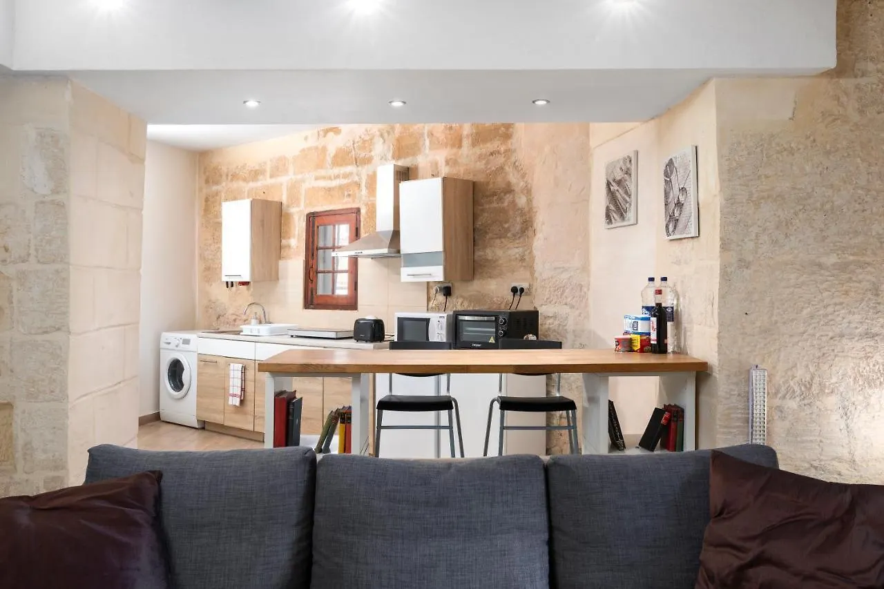 Lapsi Apartments - Traditional Maltese Style Near The Promenade Saint Julian's