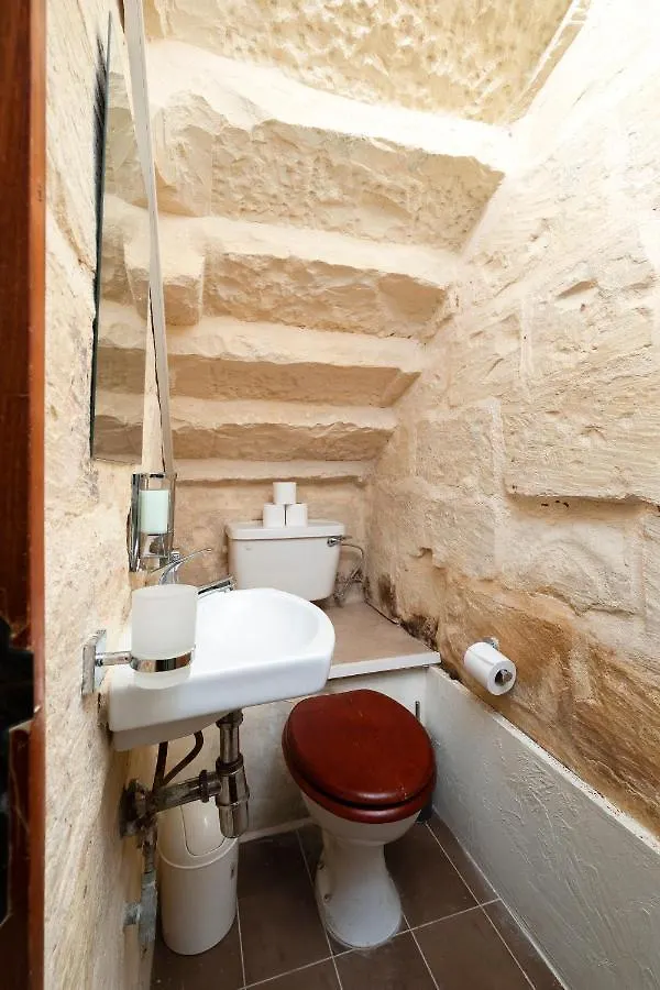 Lapsi Apartments - Traditional Maltese Style Near The Promenade Saint Julian's
