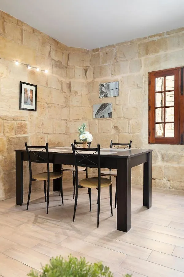 Lapsi Apartments - Traditional Maltese Style Near The Promenade Saint Julian's