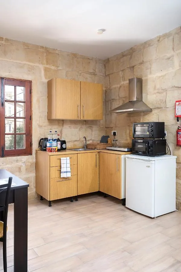Lapsi Apartments - Traditional Maltese Style Near The Promenade Saint Julian's