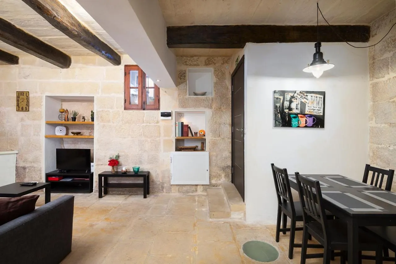 Lapsi Apartments - Traditional Maltese Style Near The Promenade Saint Julian's