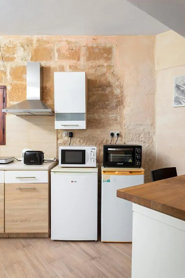 Lapsi Apartments - Traditional Maltese Style Near The Promenade Saint Julian's