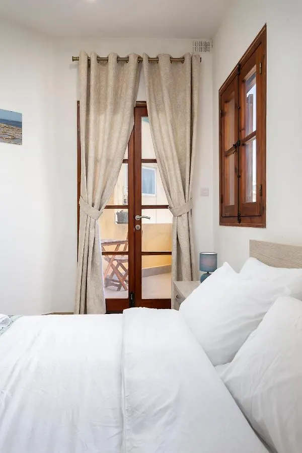 Lapsi Apartments - Traditional Maltese Style Near The Promenade Saint Julian's