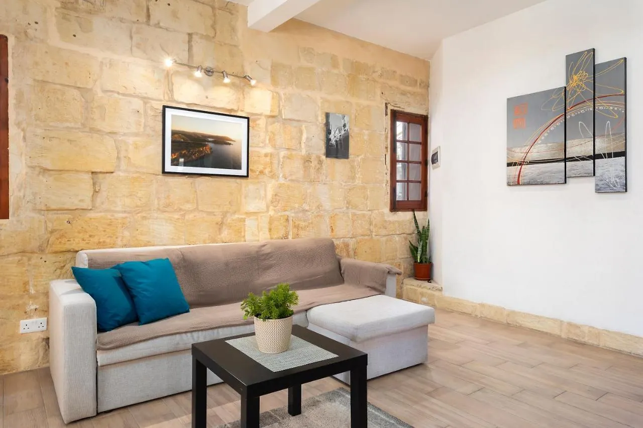 Lapsi Apartments - Traditional Maltese Style Near The Promenade Saint Julian's