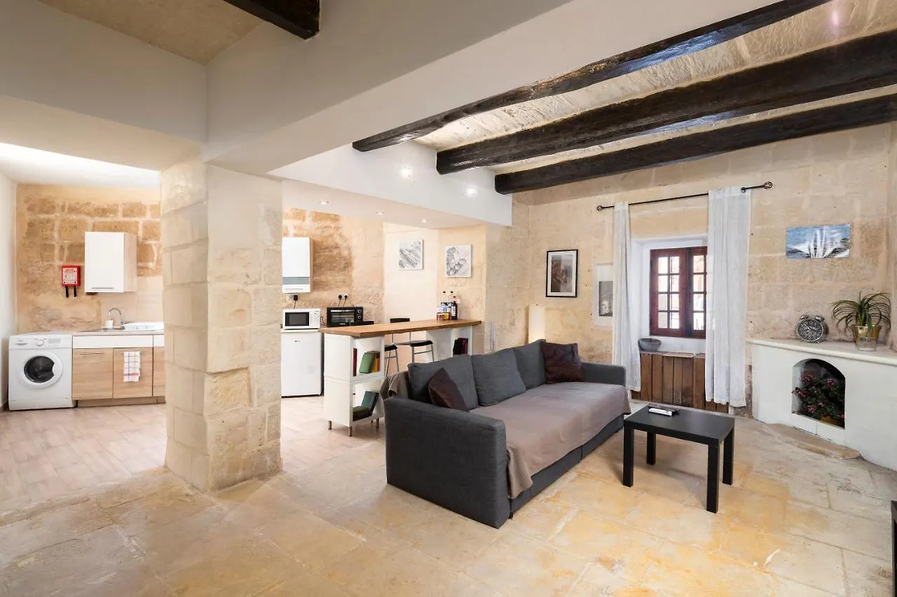 Lapsi Apartments - Traditional Maltese Style Near The Promenade Saint Julian's