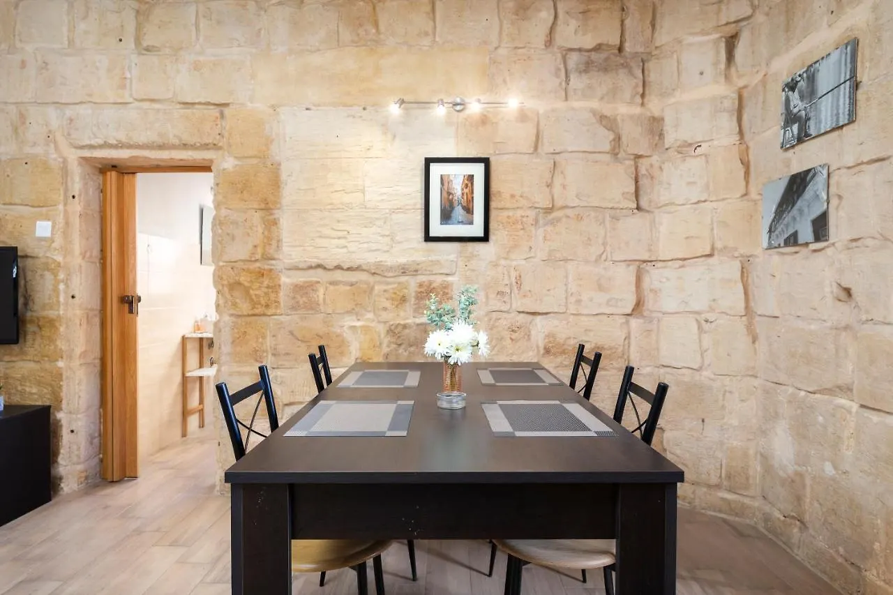 Lapsi Apartments - Traditional Maltese Style Near The Promenade Saint Julian's