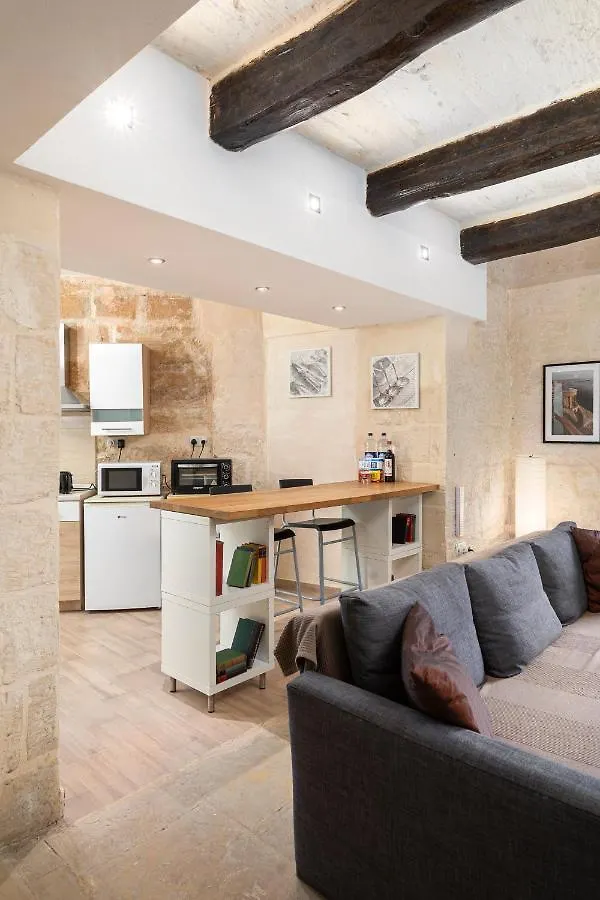 Lapsi Apartments - Traditional Maltese Style Near The Promenade St. Julian's