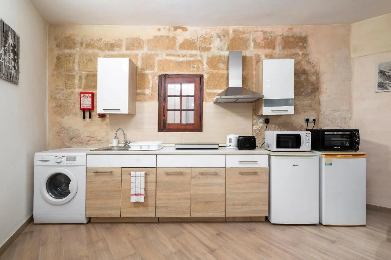 Lapsi Apartments - Traditional Maltese Style Near The Promenade Saint Julian's