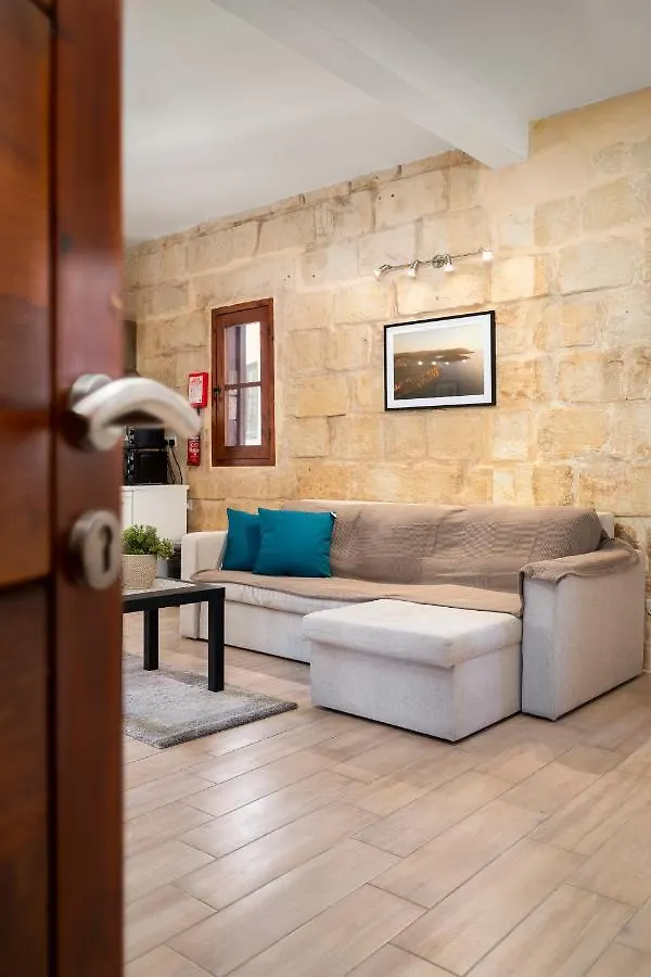Lapsi Apartments - Traditional Maltese Style Near The Promenade Saint Julian's