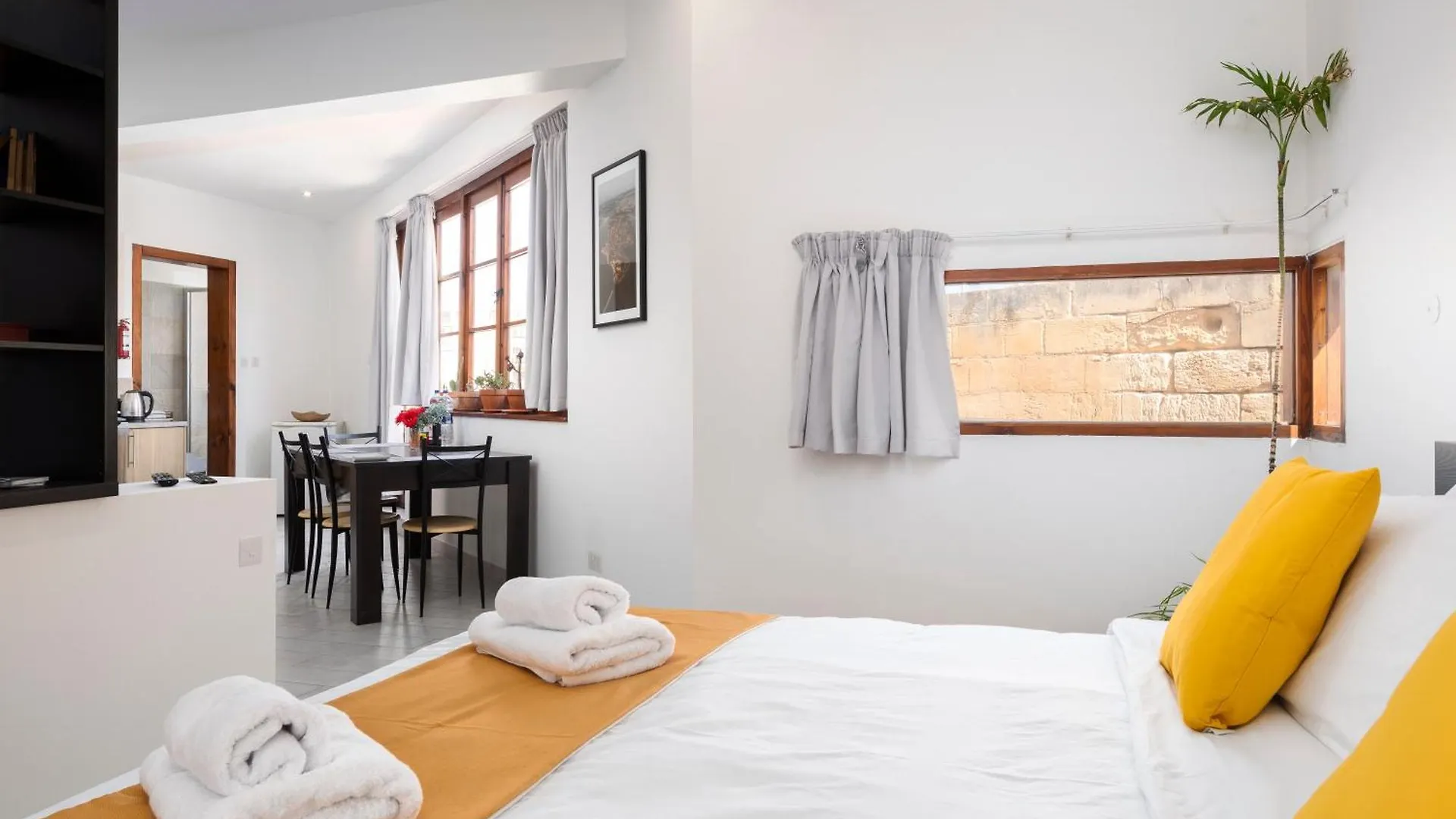 Lapsi Apartments - Traditional Maltese Style Near The Promenade Saint Julian's