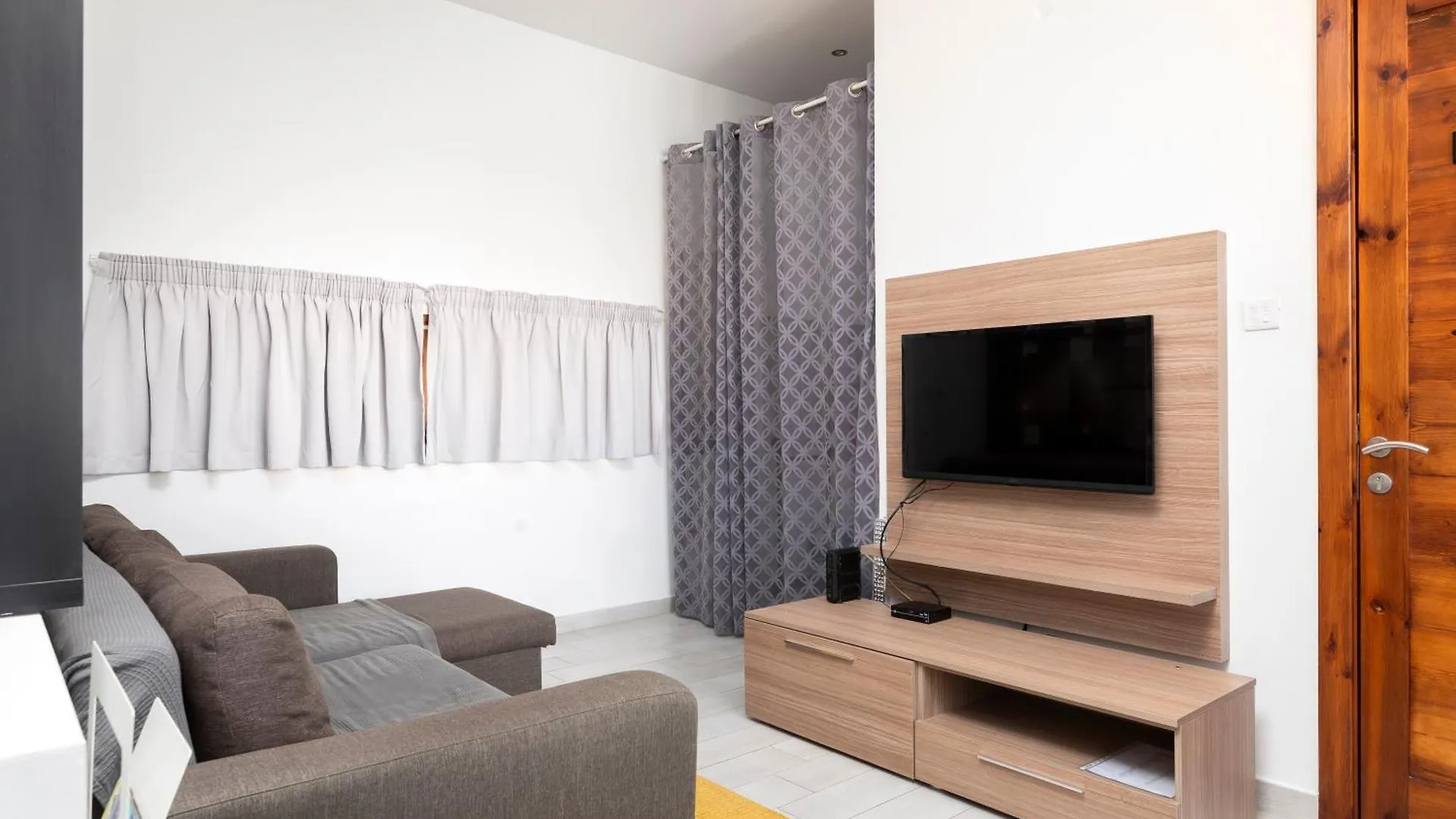 Lapsi Apartments - Traditional Maltese Style Near The Promenade Saint Julian's 0*,