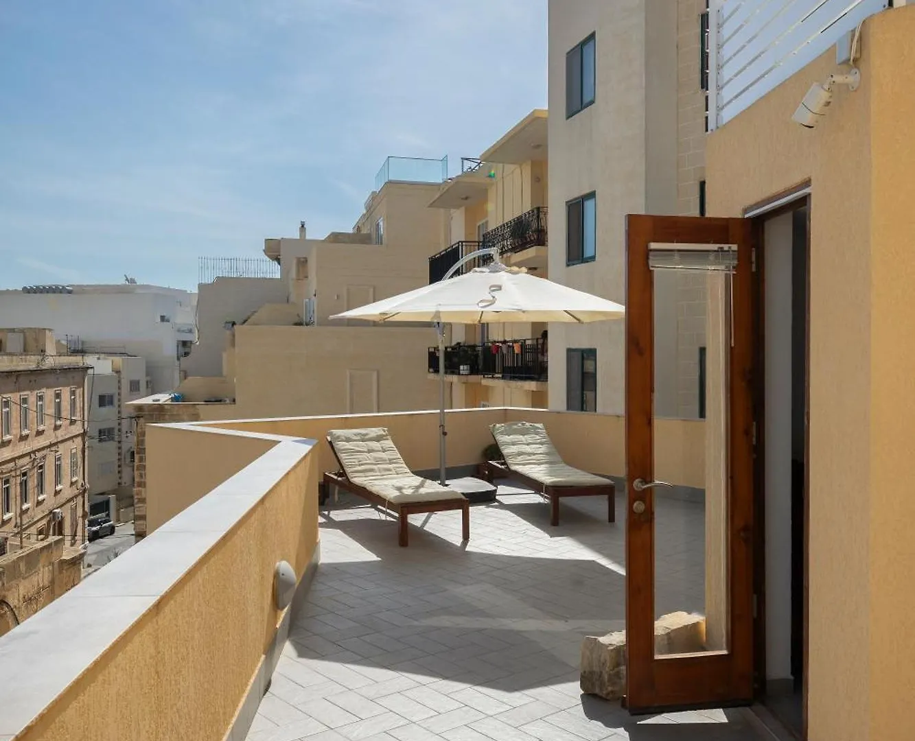 Lapsi Apartments - Traditional Maltese Style Near The Promenade Saint Julian's