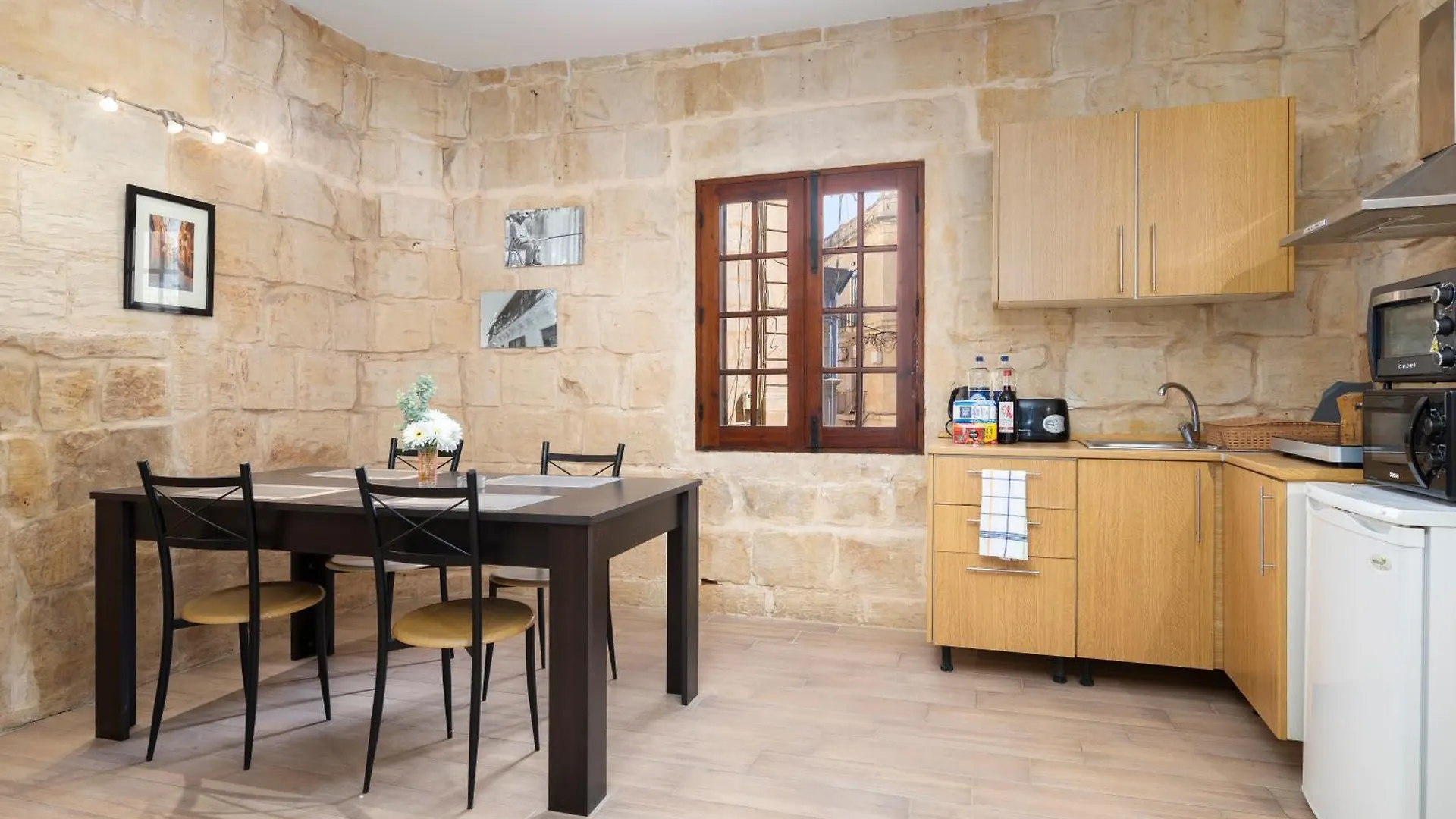 Lapsi Apartments - Traditional Maltese Style Near The Promenade San Ġiljan